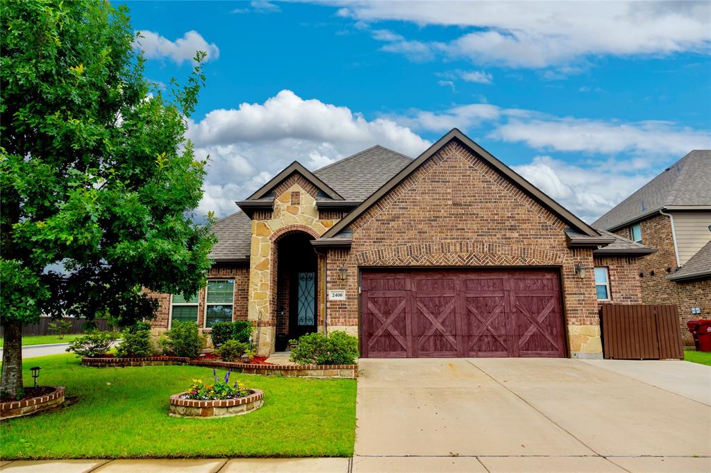 2400 Sabine Circle Property Photo 1