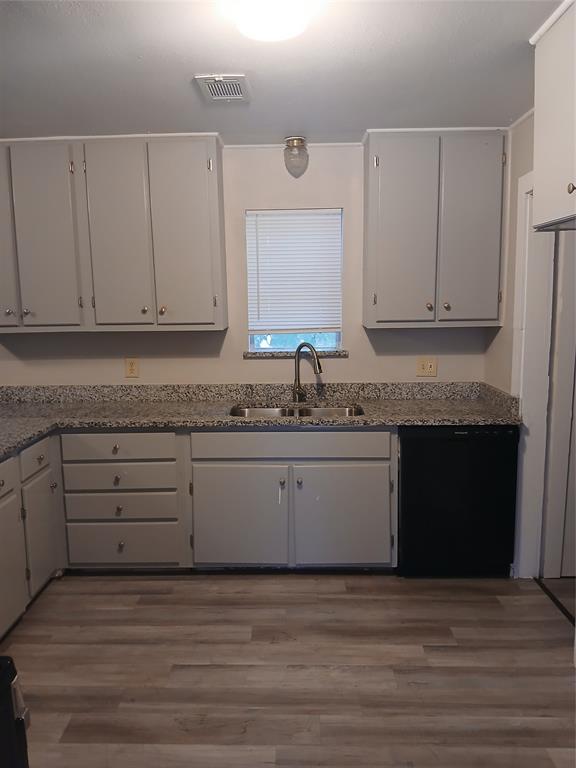 319 W Clarendon Drive Property Photo 3
