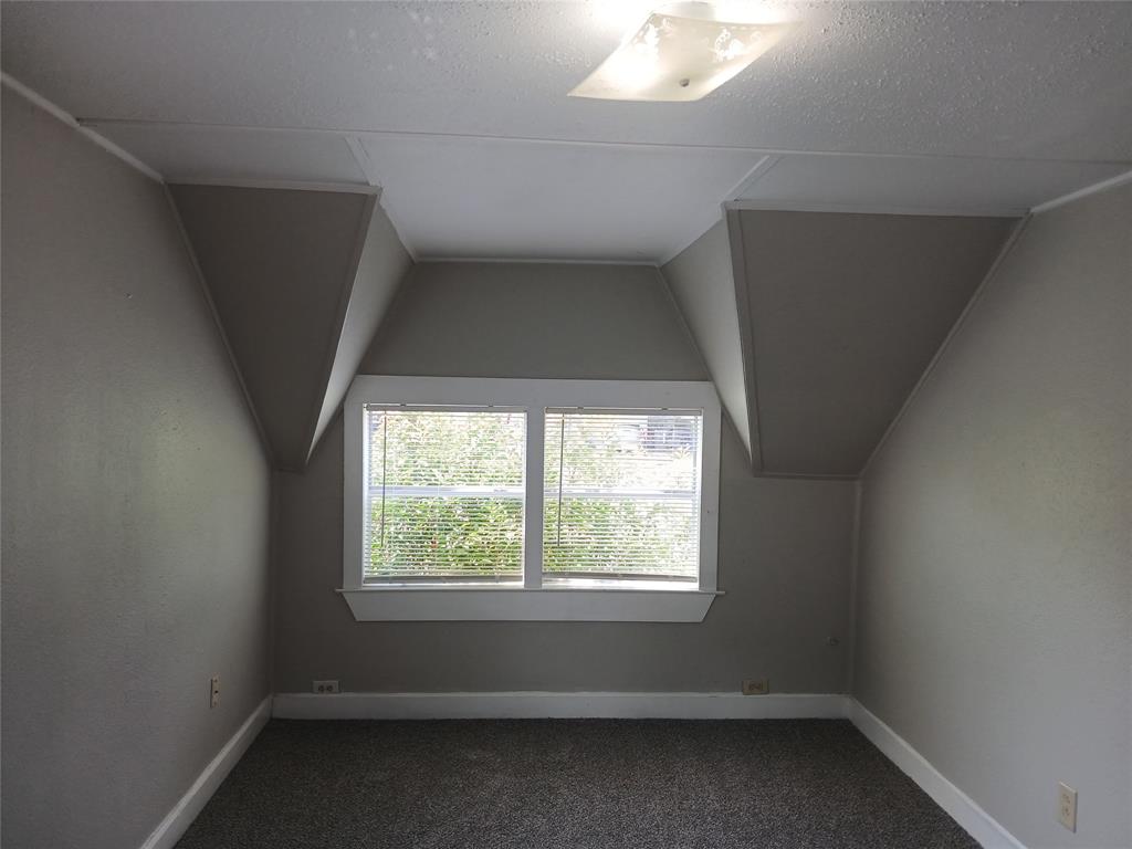 319 W Clarendon Drive Property Photo 8