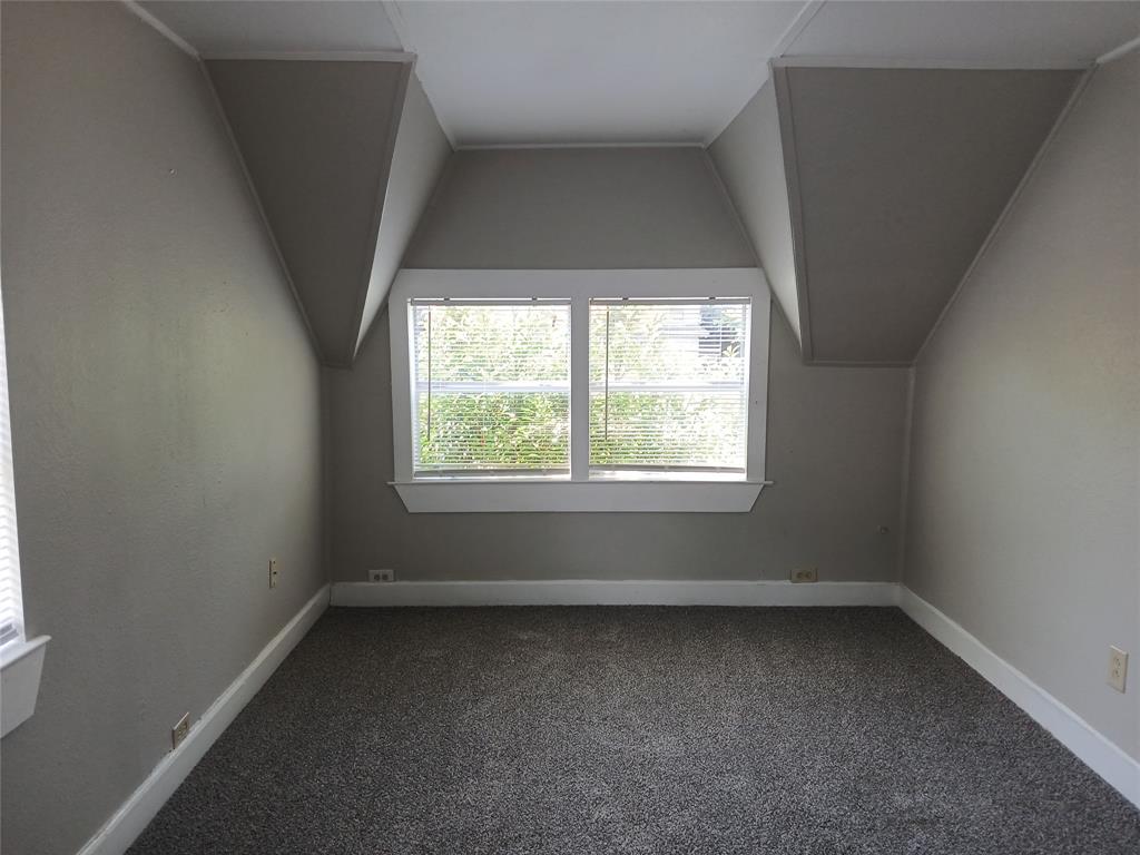 319 W Clarendon Drive Property Photo 9