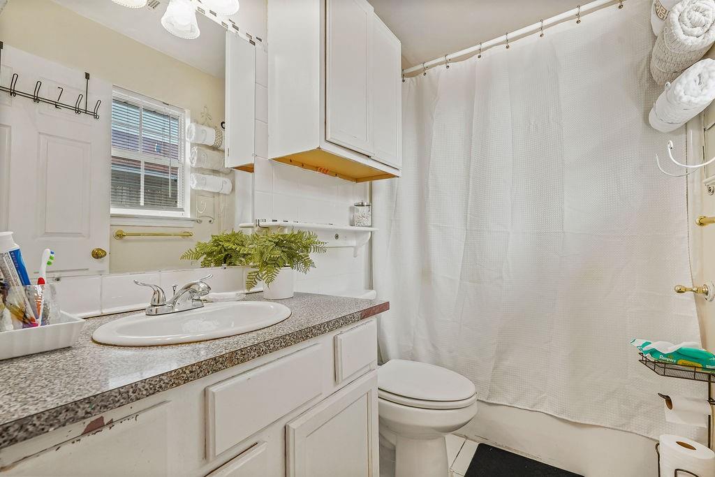 1011 Reed Road Property Photo 16