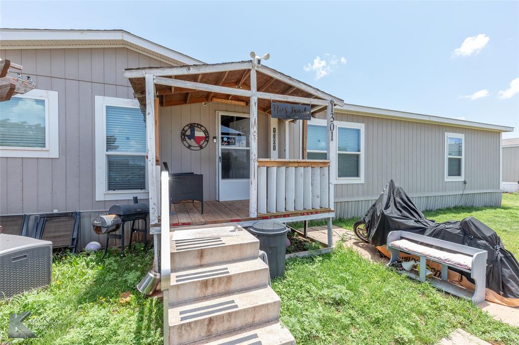 1301 Roma Lane