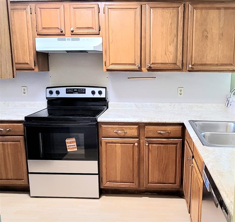 5021 Buttonwood Lane Property Photo 6