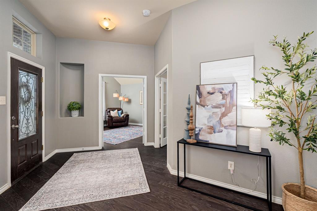 1102 Nuehoff Circle Property Photo 4