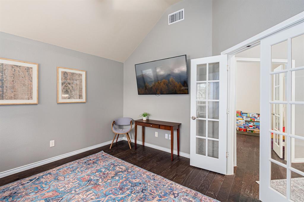 1102 Nuehoff Circle Property Photo 15
