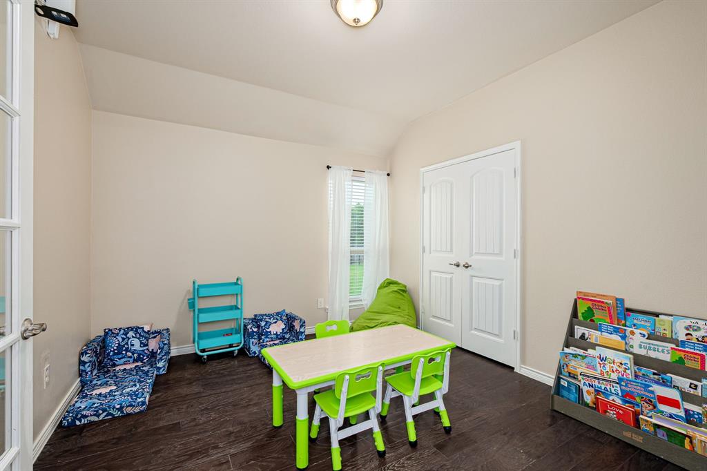 1102 Nuehoff Circle Property Photo 17