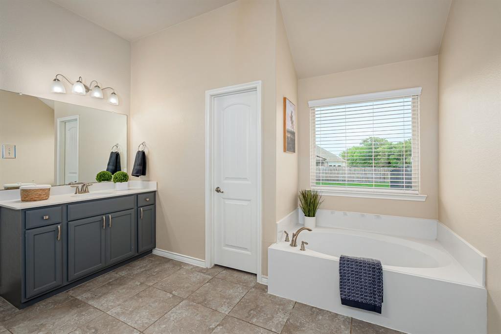 1102 Nuehoff Circle Property Photo 20