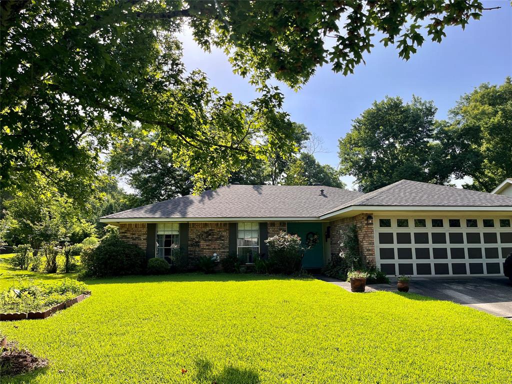 109 Avenida Drive Property Photo 1
