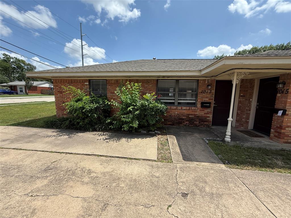 1013 Custer Road Property Photo 1
