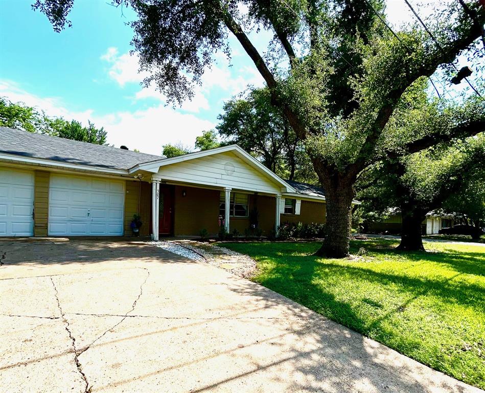 307 E 5th Street Property Photo 1