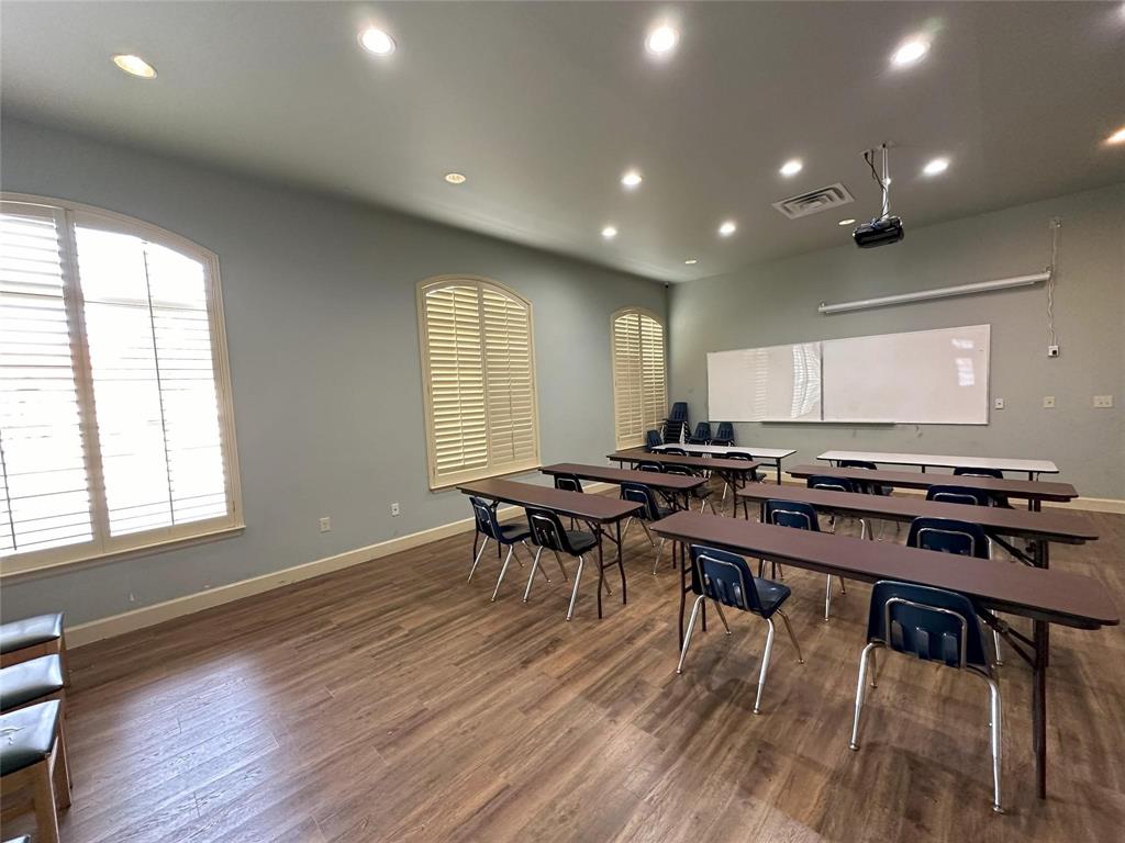 7700 San Jacinto Place Property Photo 3