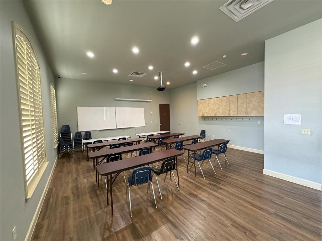 7700 San Jacinto Place Property Photo 4