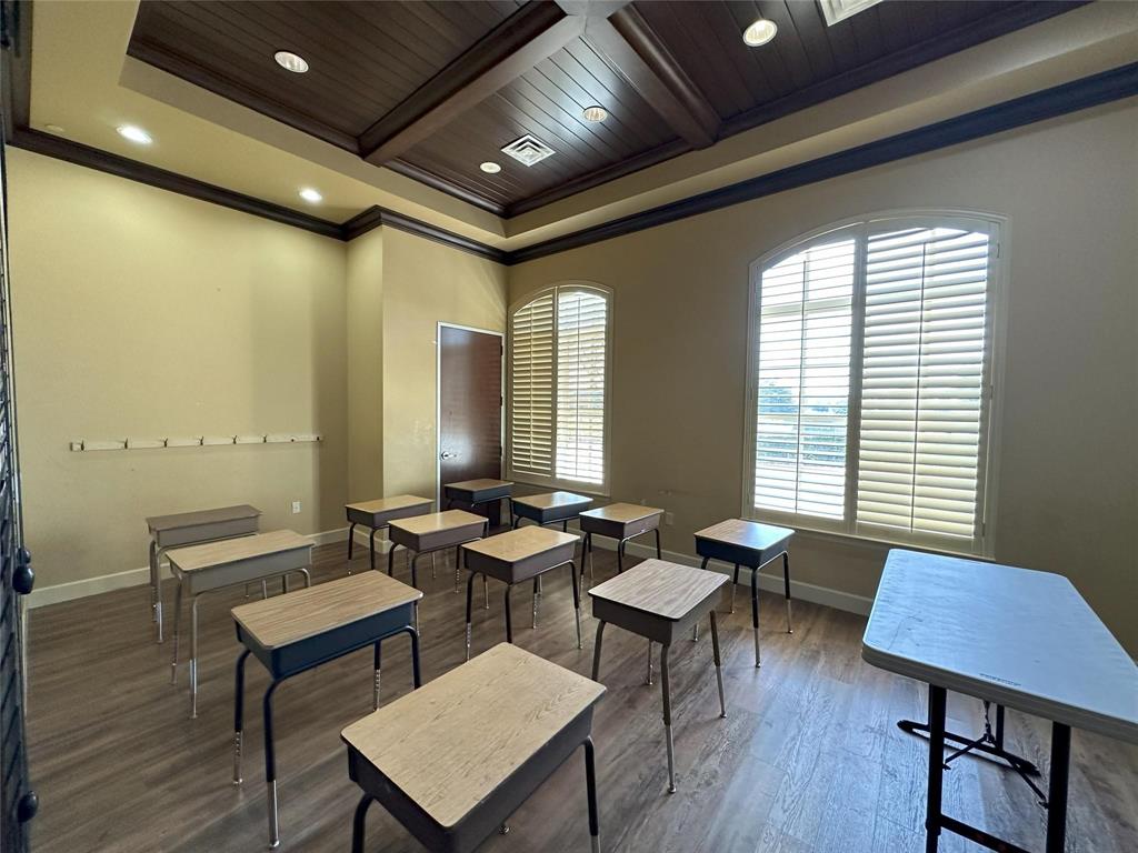 7700 San Jacinto Place Property Photo 6