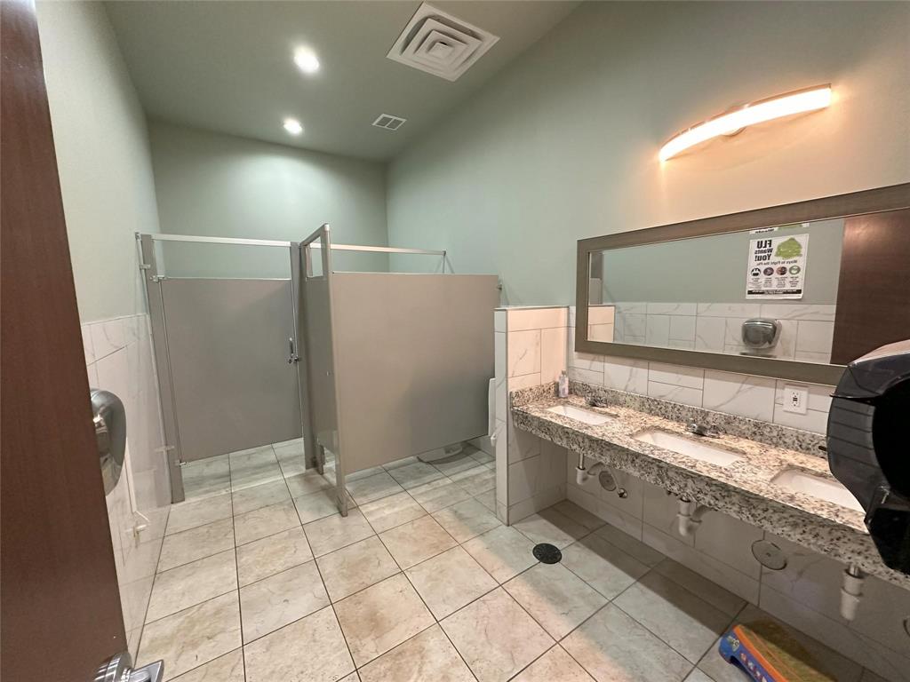7700 San Jacinto Place Property Photo 10