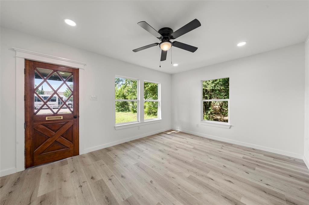 103 E Stegall Drive Property Photo 8