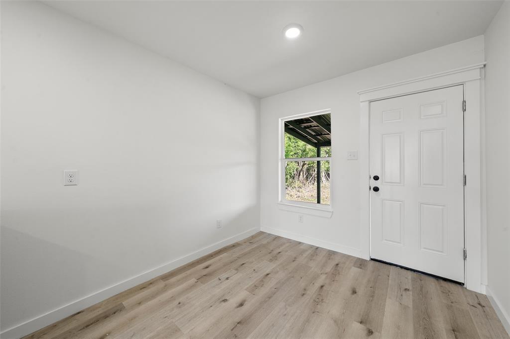 103 E Stegall Drive Property Photo 9