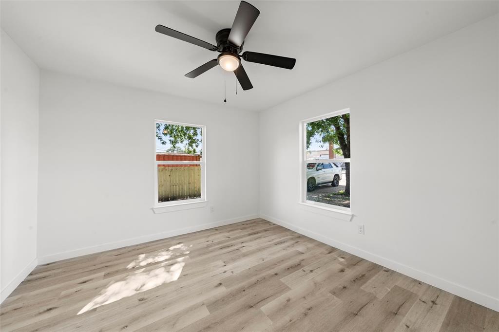 103 E Stegall Drive Property Photo 10