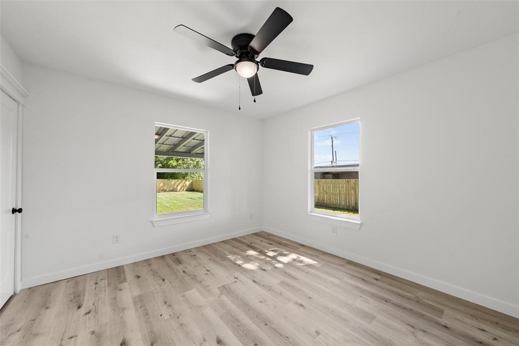 103 E Stegall Drive Property Photo 11