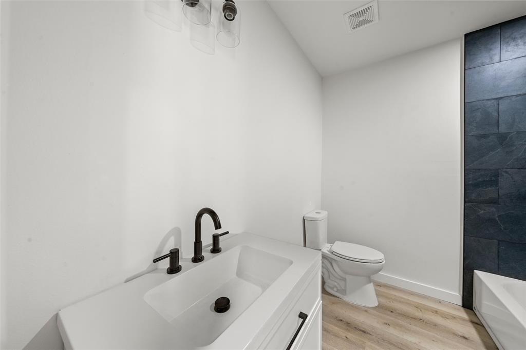 103 E Stegall Drive Property Photo 13