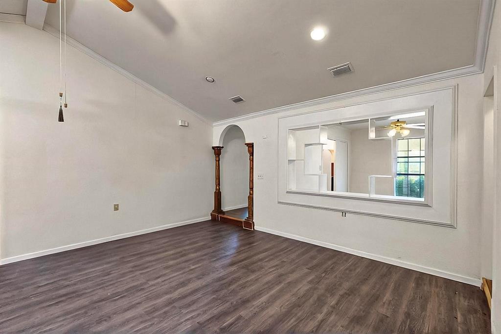 691 Rose Garden Drive Property Photo 5