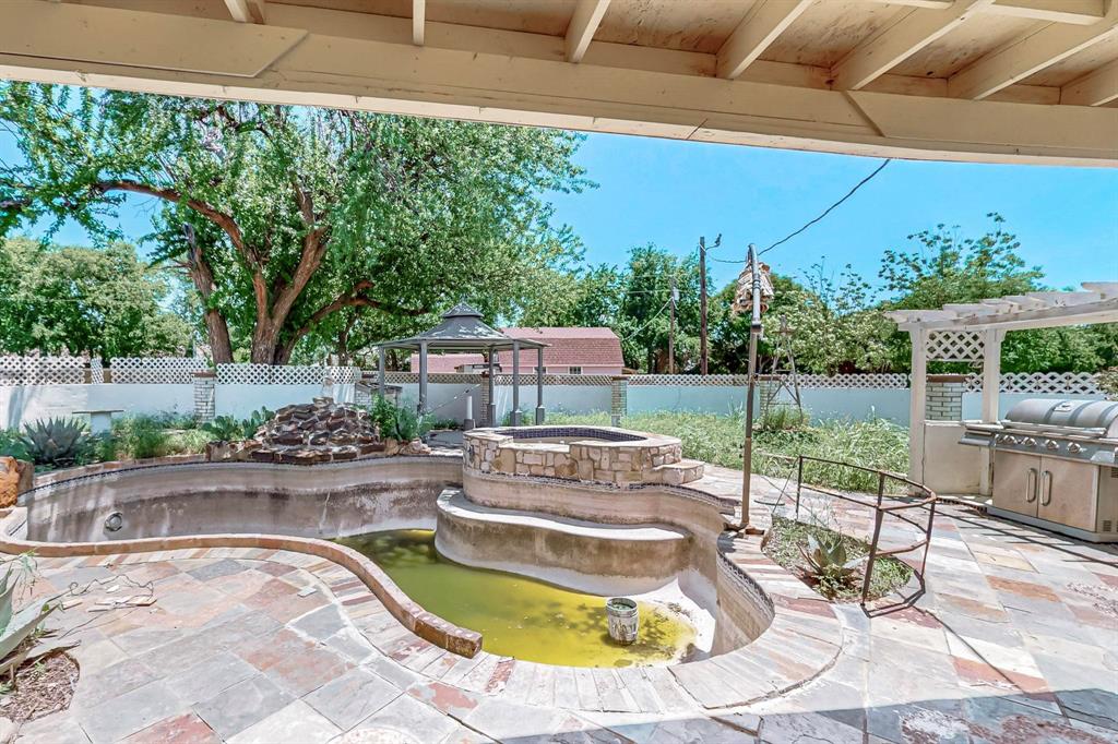 691 Rose Garden Drive Property Photo 11