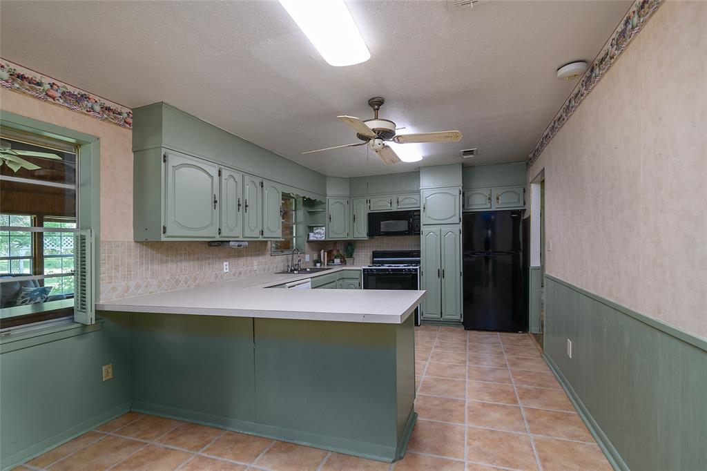 802 Caddo Lease Property Photo 4