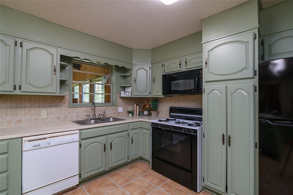 802 Caddo Lease Property Photo 5