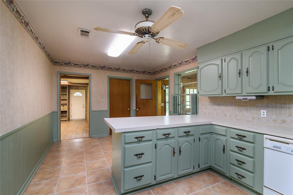 802 Caddo Lease Property Photo 6