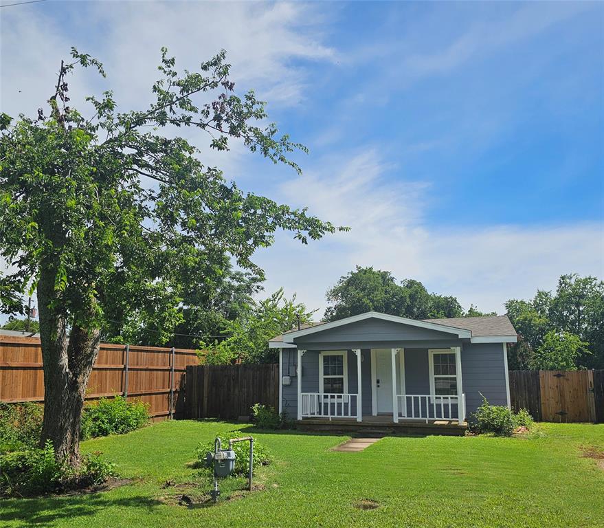 511 W Lake Street Property Photo 1
