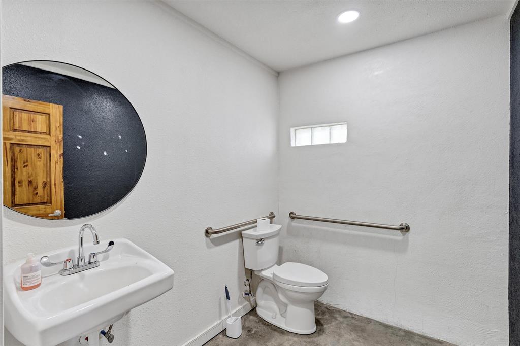 1555 Woodmere Trail Property Photo 16