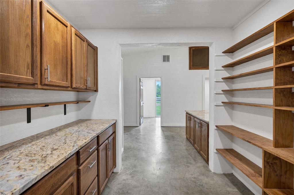 1555 Woodmere Trail Property Photo 17