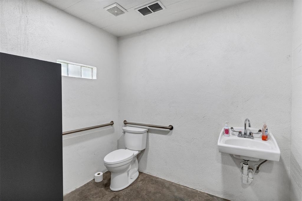 1555 Woodmere Trail Property Photo 24