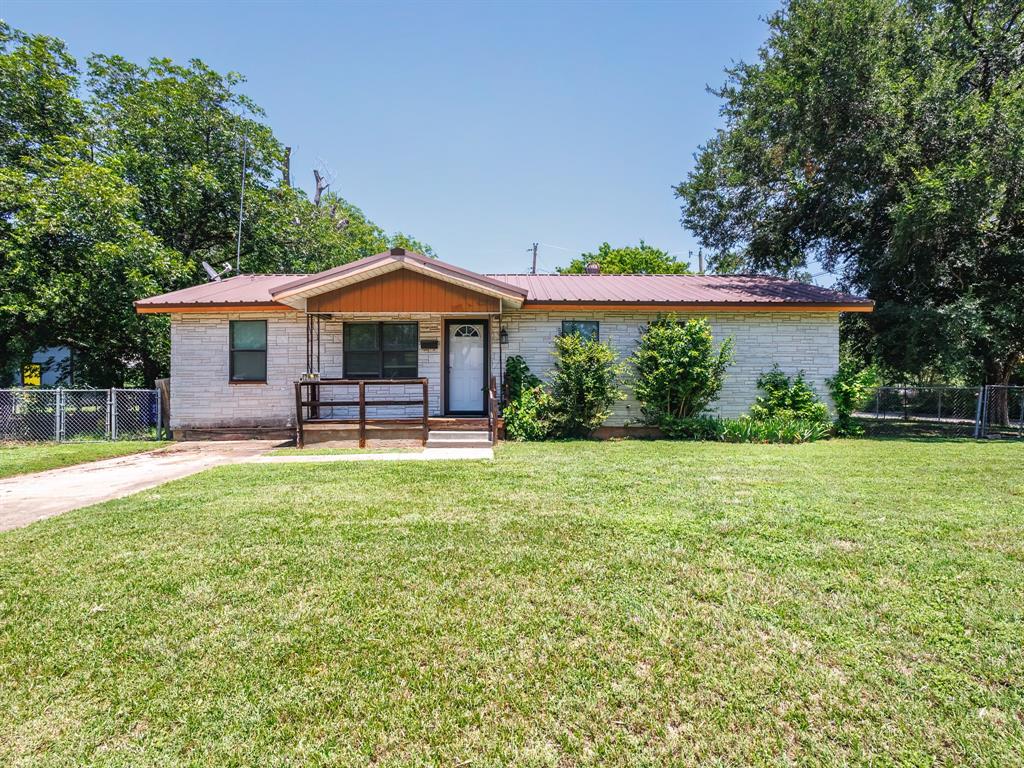 2812 1st Street Property Photo 1
