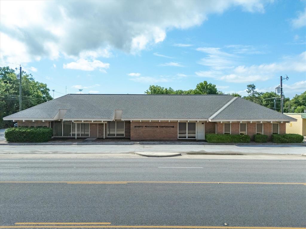 815 Highway 59 Property Photo 1