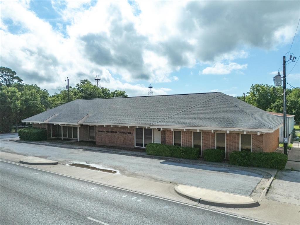815 Highway 59 Property Photo 2