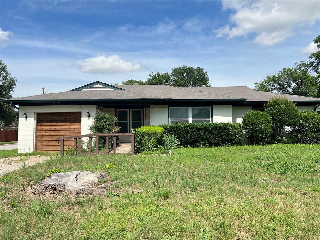 1203 S Pine Street Property Photo 1