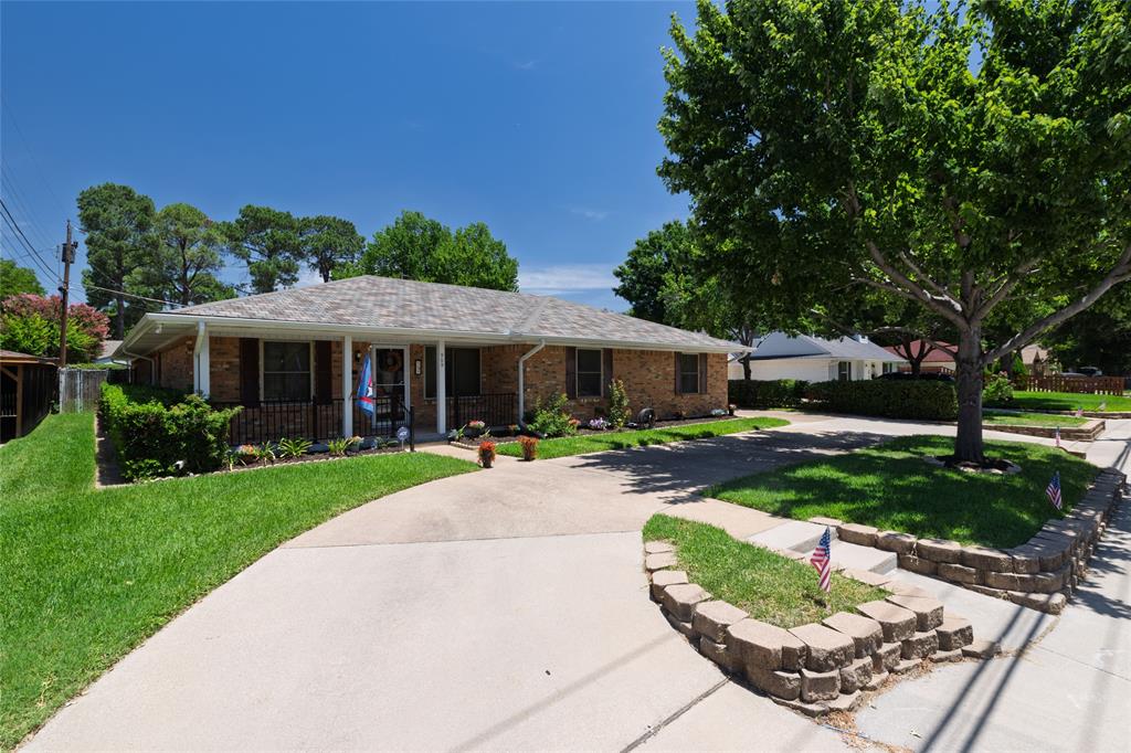 909 W Grauwyler Road Property Photo 1