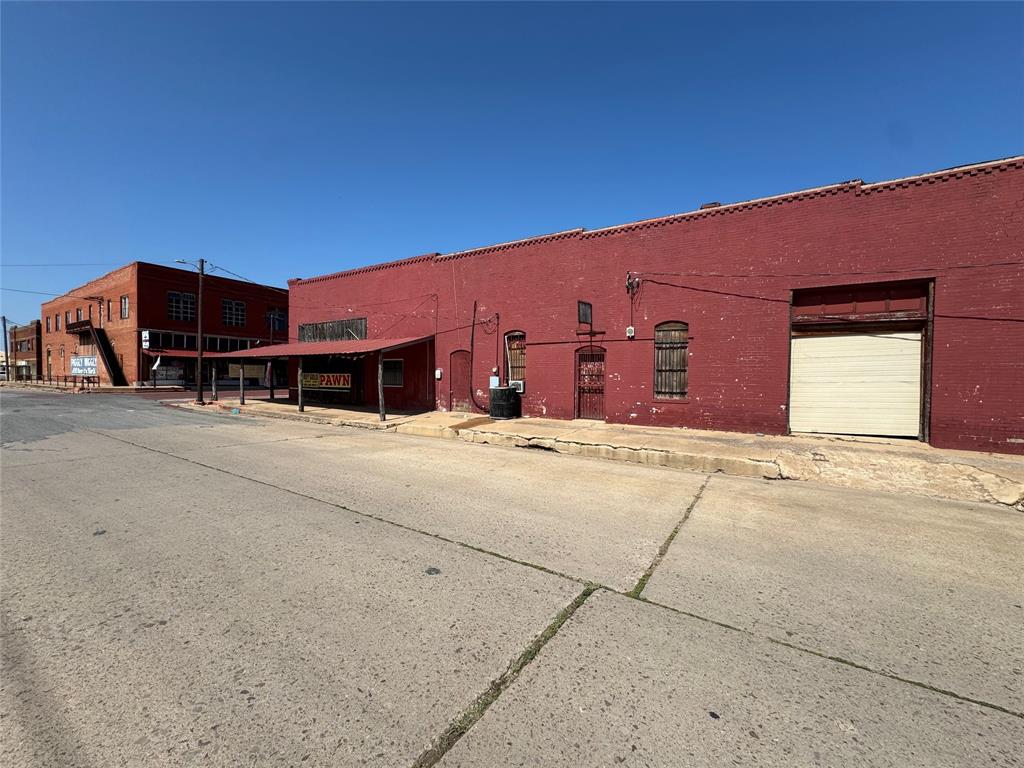 115 E Pecan Street Property Photo 3