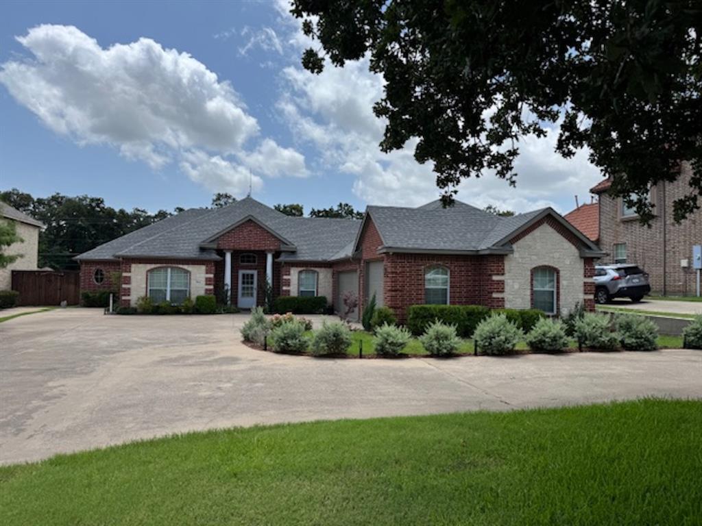 3840 W Pioneer Drive Property Photo 1