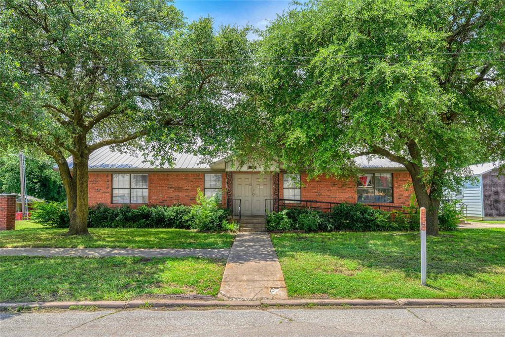 220 S Elm Street Property Photo 3