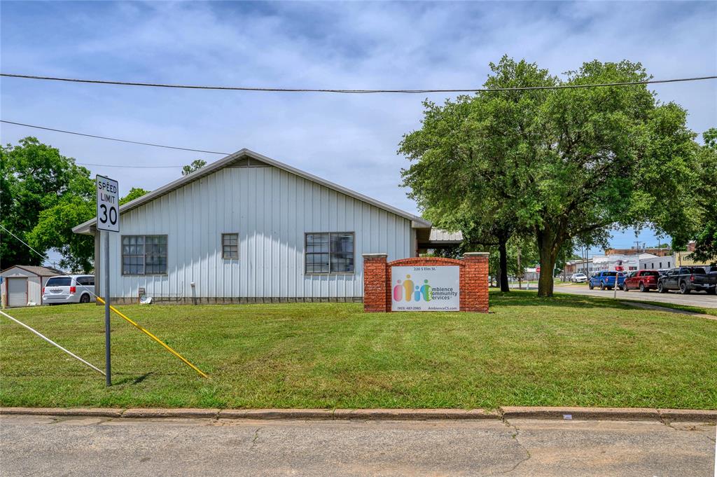 220 S Elm Street Property Photo 6