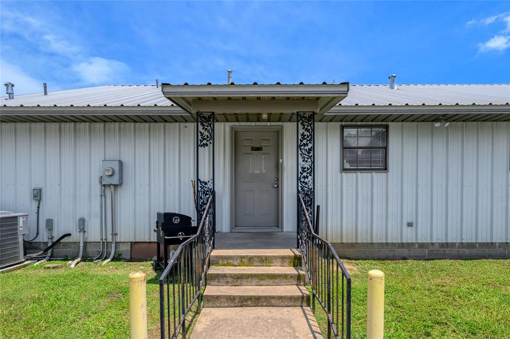 220 S Elm Street Property Photo 8