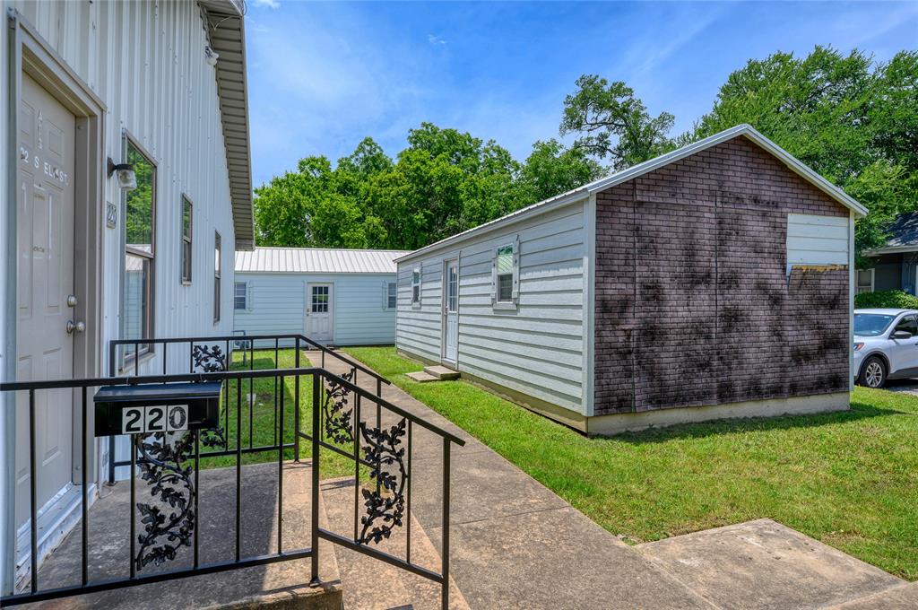 220 S Elm Street Property Photo 12