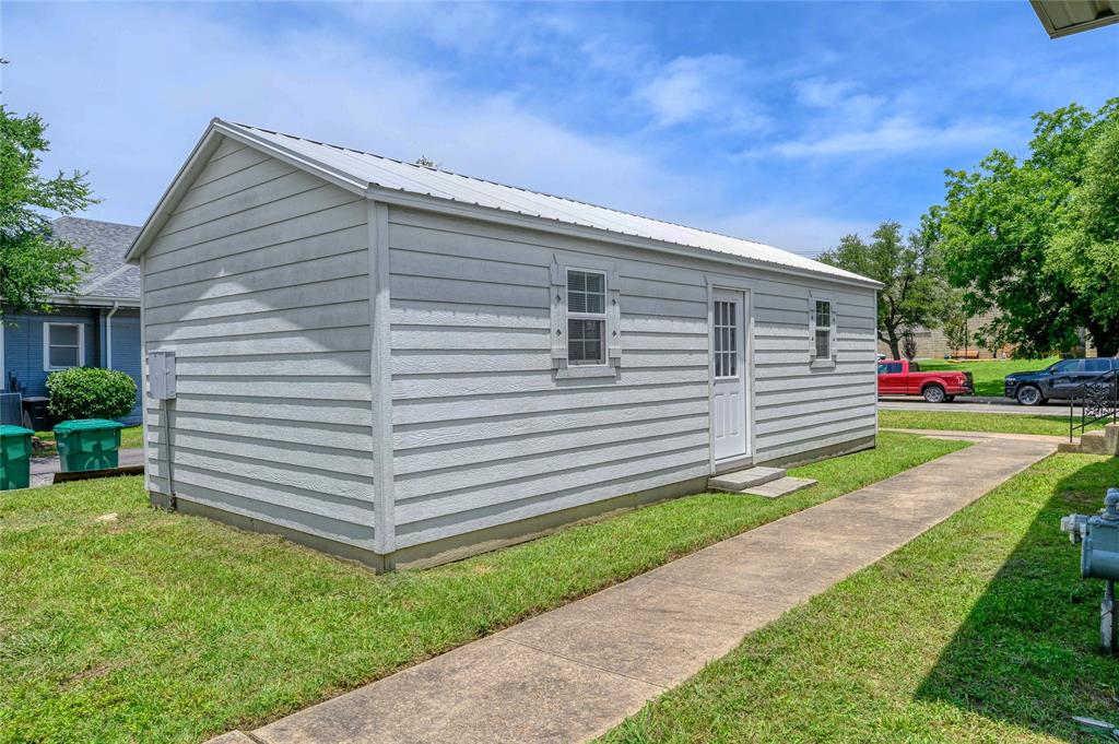220 S Elm Street Property Photo 13