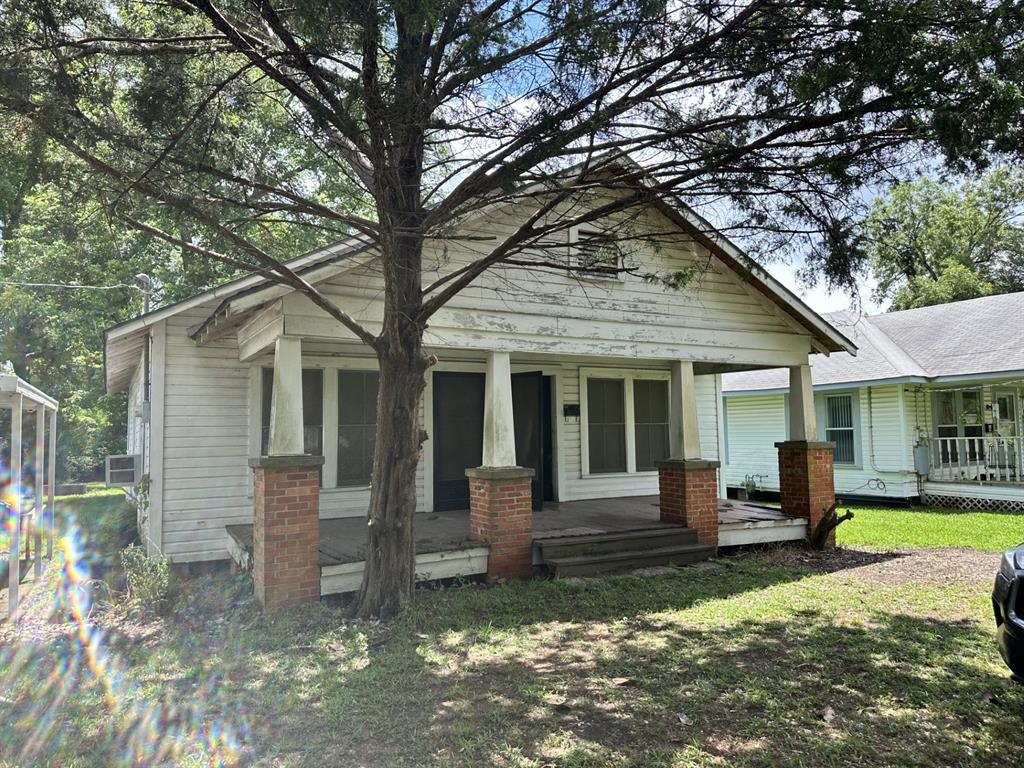208 Laura Street Property Photo 1