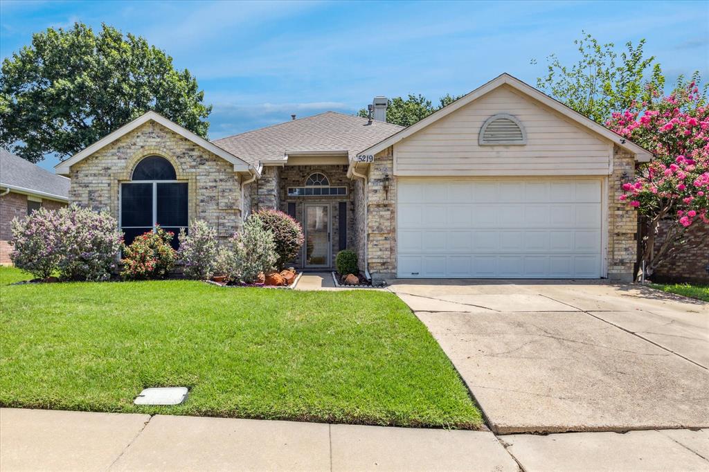 5219 Tennis Villa Drive Property Photo 1