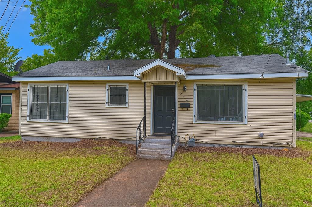 820 E Mitchell Street Property Photo 1