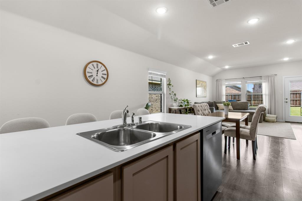 1424 Tarzan Drive Property Photo 16