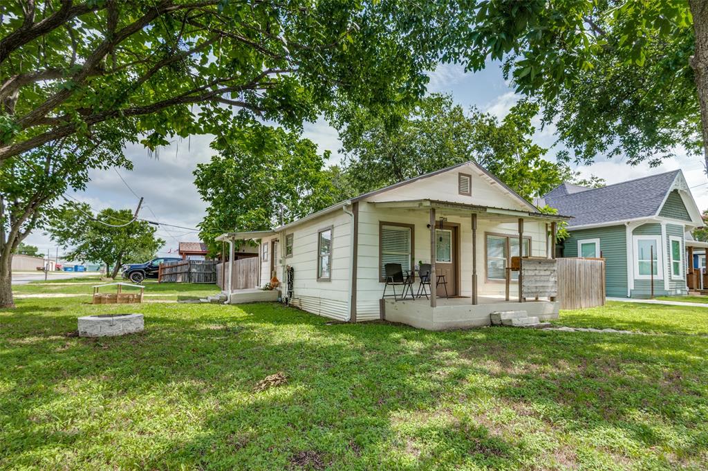 201 E Davis Avenue Property Photo 1