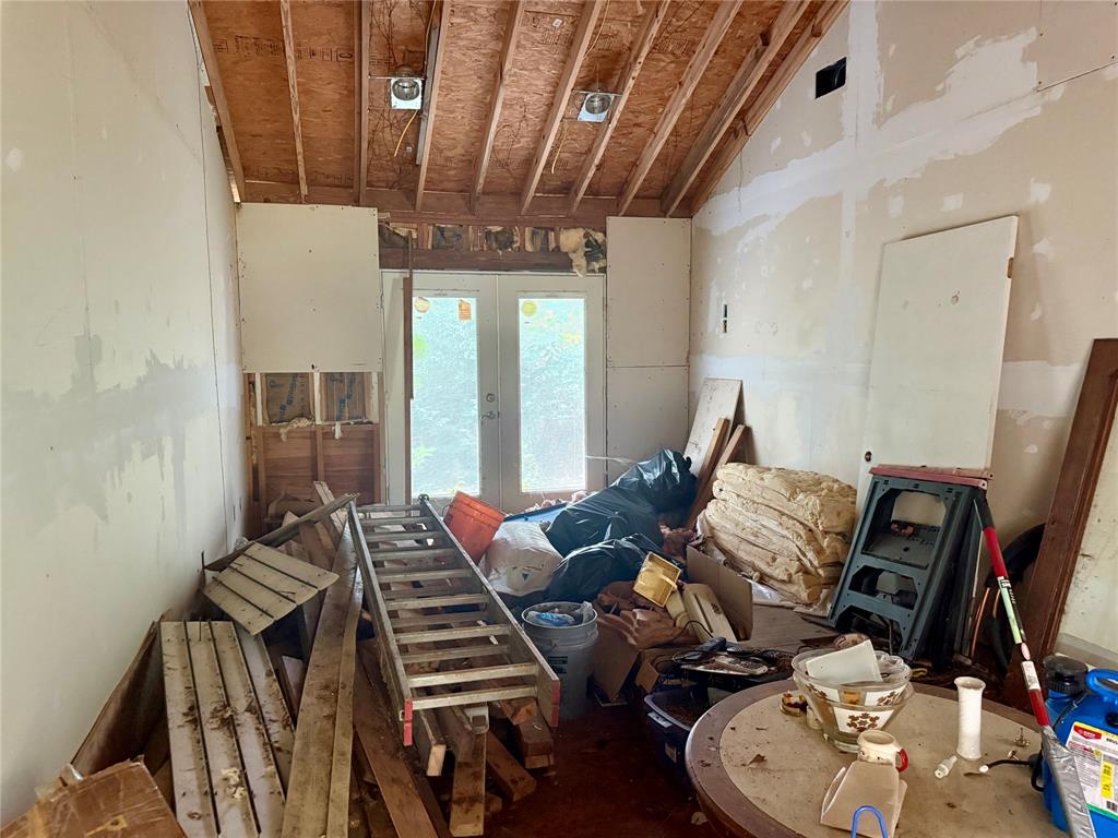 275 Lakeview Drive Property Photo 2
